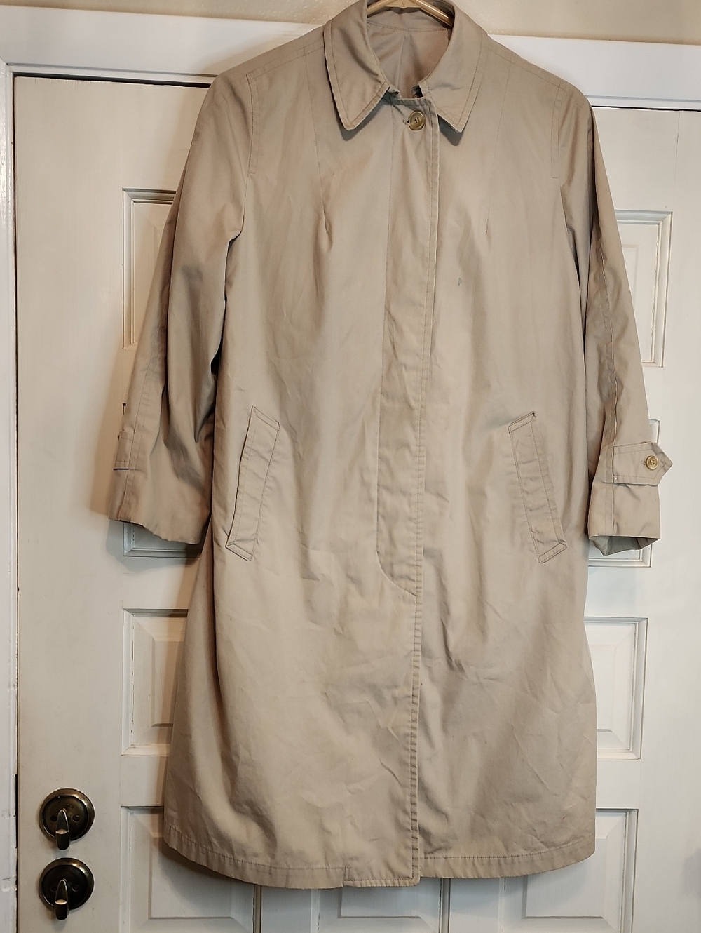 London Fog Beige Trench Rain Coat 4 Deep Pockets Extra Buttons Few Minor Stains